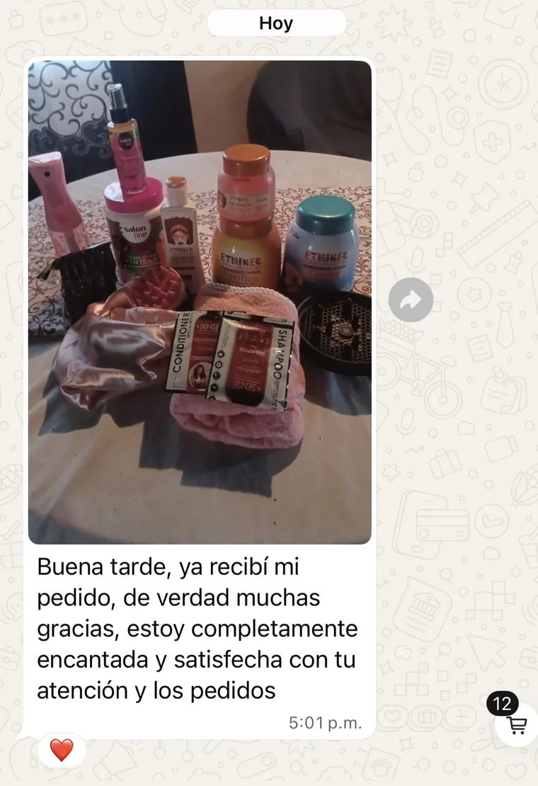Mensaje de una clienta por WhatsApp: «Buena tarde, ya recibí mi pedido, de verdad muchas gracias, estoy completamente encantada y satisfecha con tu atención y los pedidos», junto a la foto de su pedido