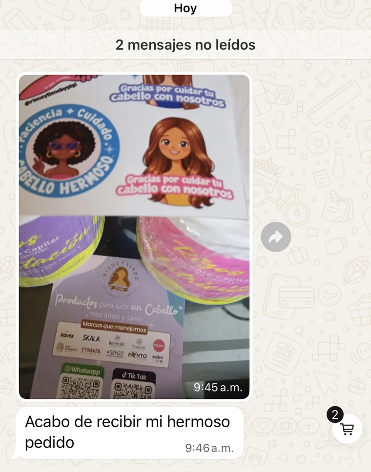 Mensaje de una clienta por WhatsApp: «Acabo de recibir mi hermoso pedido», junto a la foto de su pedido
